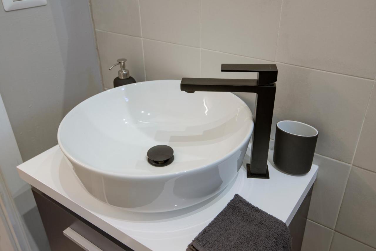 Super Modern And Design Apartment, A Due Passi Dai Navigli Milan Extérieur photo